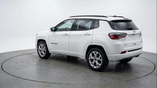 Bright White Clearcoat 2025 Jeep Compass Latitude