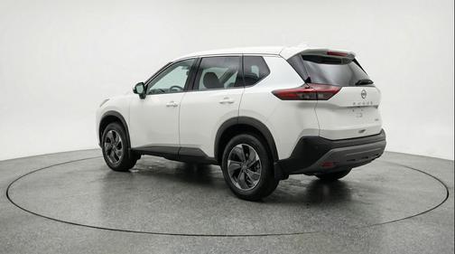 Everest White Pearl Tricoat 2025 Nissan Rogue SV