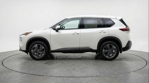 Everest White Pearl Tricoat 2025 Nissan Rogue SV
