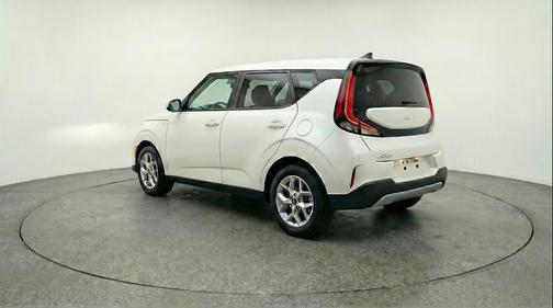 Snow White Pearl 2025 Kia Soul LX