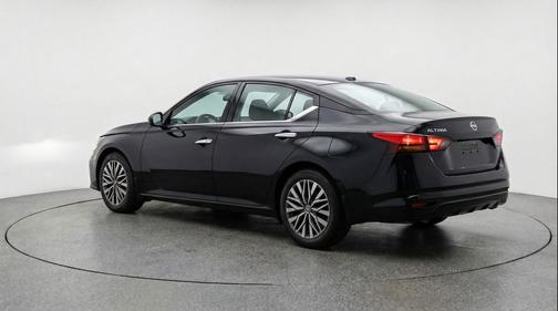Super Black 2025 Nissan Altima SV FWD