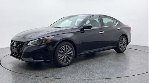 Super Black 2025 Nissan Altima SV FWD