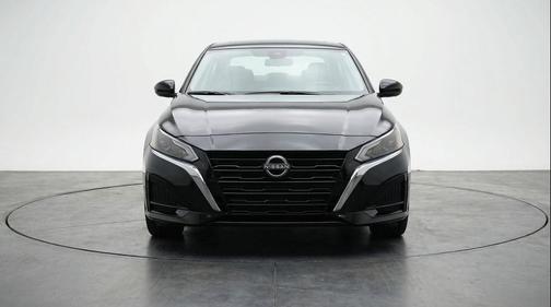 Super Black 2025 Nissan Altima SV FWD