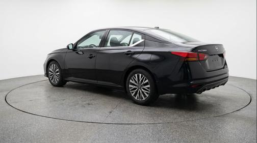 Super Black 2025 Nissan Altima SV FWD