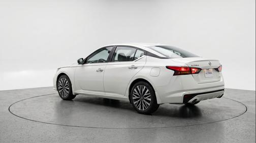 Glacier White 2025 Nissan Altima SV FWD
