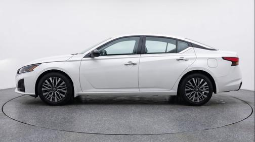 Glacier White 2025 Nissan Altima SV FWD