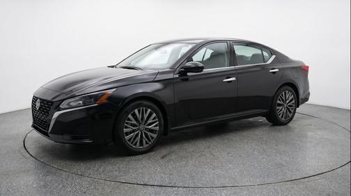 Super Black 2025 Nissan Altima SV FWD