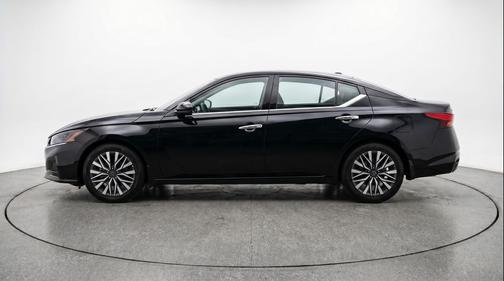 Super Black 2025 Nissan Altima SV FWD