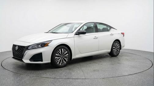 Glacier White 2025 Nissan Altima SV FWD