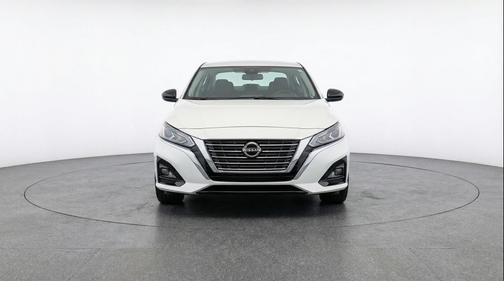 Glacier White 2025 Nissan Altima SV FWD