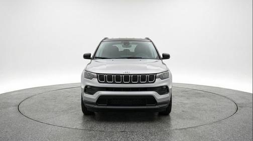 Silver Zynith Metallic Clearcoat 2025 Jeep Compass Latitude
