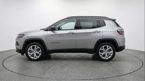 Silver Zynith Metallic Clearcoat 2025 Jeep Compass Latitude