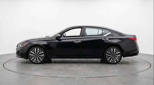 Super Black 2025 Nissan Altima SV FWD