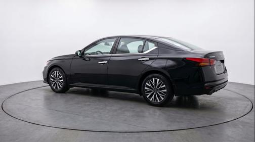 Super Black 2025 Nissan Altima SV FWD