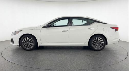 Glacier White 2025 Nissan Altima SV FWD