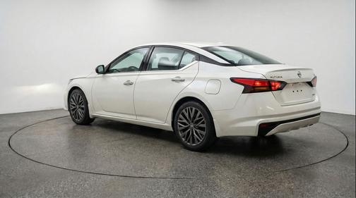 Glacier White 2025 Nissan Altima SV FWD