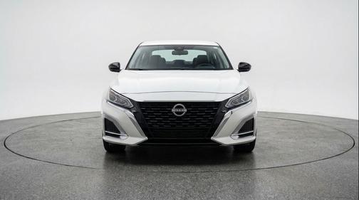 Glacier White 2025 Nissan Altima SV FWD