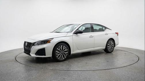 Glacier White 2025 Nissan Altima SV FWD