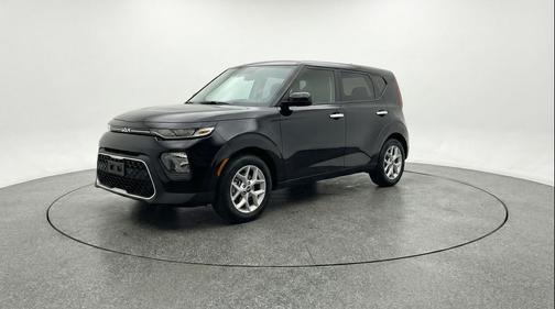 Fusion Black 2025 Kia Soul LX