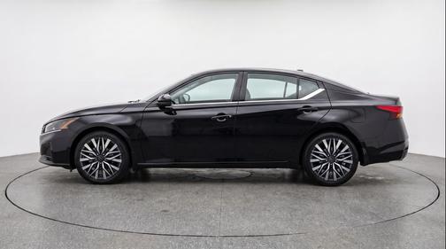 Super Black 2025 Nissan Altima SV FWD