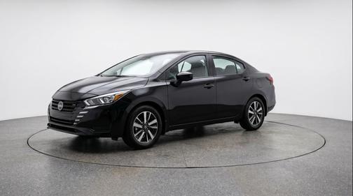 Super Black 2025 Nissan Versa 1.6 SV