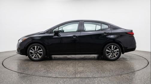 Super Black 2025 Nissan Versa 1.6 SV