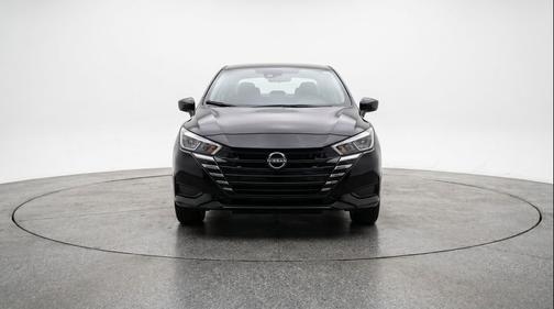 Super Black 2025 Nissan Versa 1.6 SV