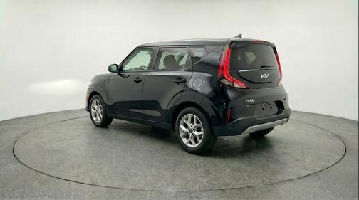 Fusion Black 2025 Kia Soul LX