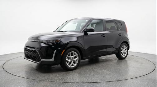 Fusion Black 2025 Kia Soul LX