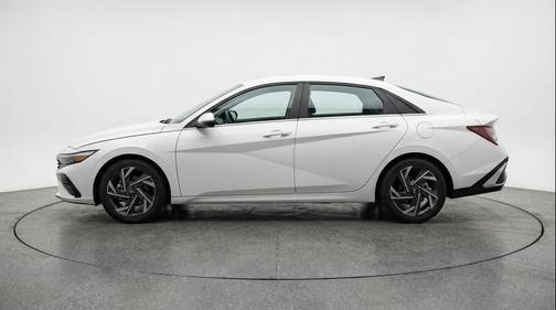 2025 Hyundai ELANTRA SEL