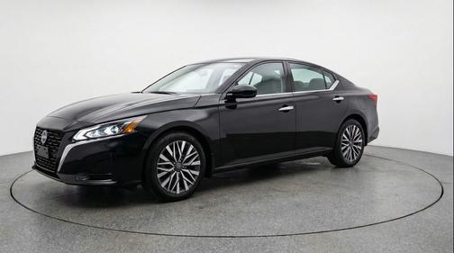 Super Black 2025 Nissan Altima SV FWD