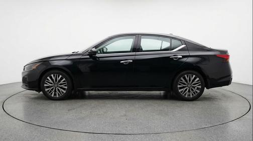 Super Black 2025 Nissan Altima SV FWD