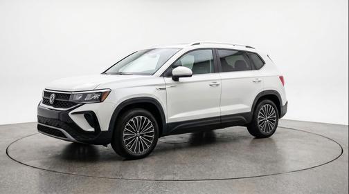 Pure White 2026 Volkswagen Taos SE