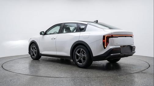 Snow White Pearl 2025 Kia K4 LXS