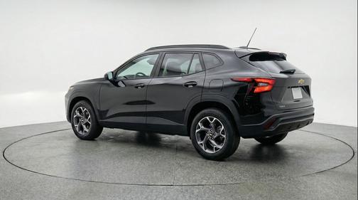 Mosaic Black Metallic 2025 Chevrolet Trax LT