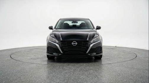Super Black 2025 Nissan Altima SV FWD