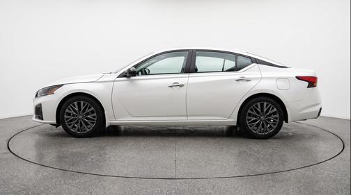 Glacier White 2025 Nissan Altima SV FWD
