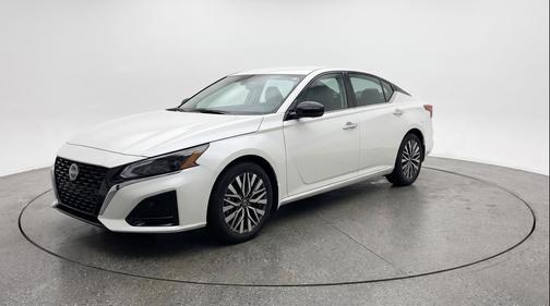 Glacier White 2025 Nissan Altima SV FWD