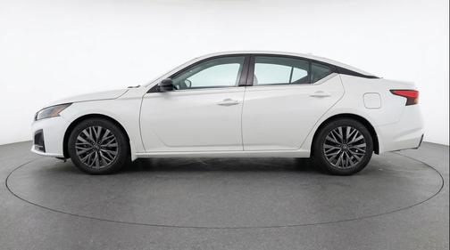 Glacier White 2025 Nissan Altima SV FWD