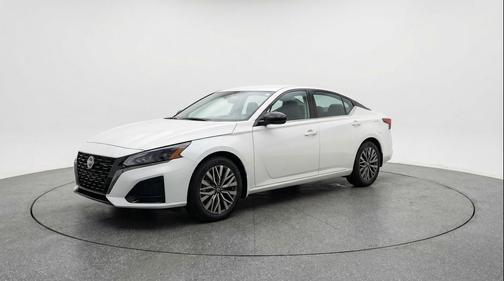 Glacier White 2025 Nissan Altima SV FWD