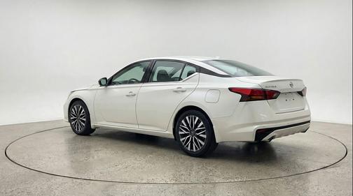 Glacier White 2025 Nissan Altima SV FWD