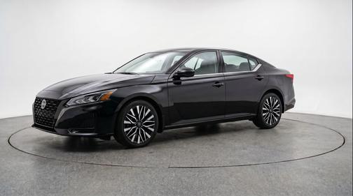 Super Black 2025 Nissan Altima SV FWD