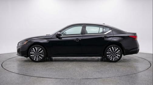 Super Black 2025 Nissan Altima SV FWD