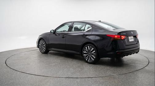 Super Black 2025 Nissan Altima SV FWD