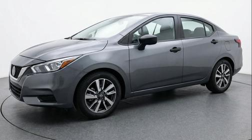 Gun Metallic 2025 Nissan Versa 1.6 SV