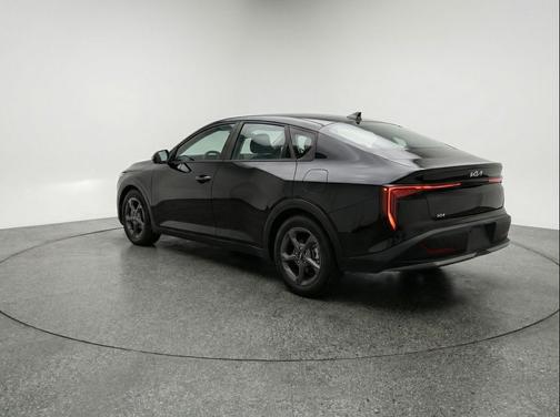 Aurora Black Pearl 2025 Kia K4 LXS