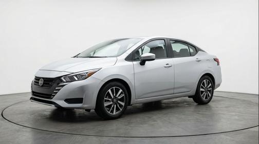 Brilliant Silver Metallic 2025 Nissan Versa 1.6 SV