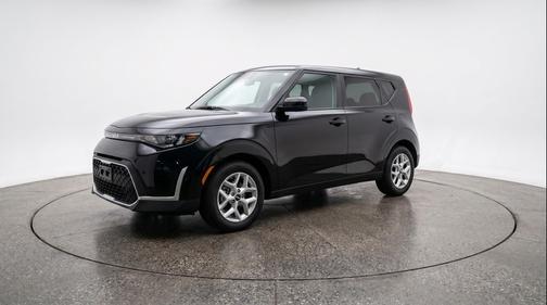 Fusion Black 2025 Kia Soul LX