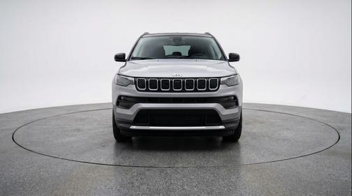 Silver Zynith Metallic Clearcoat 2025 Jeep Compass Limited