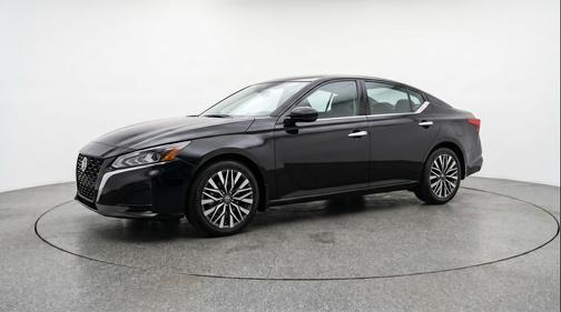 Super Black 2025 Nissan Altima SV FWD